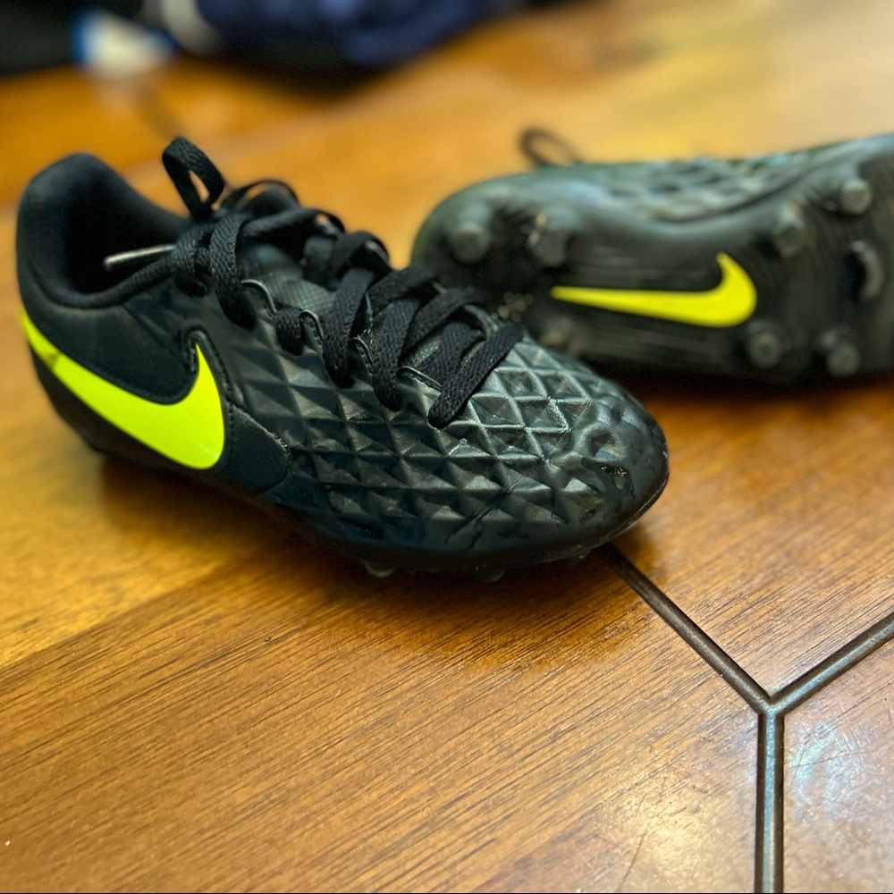 Kids soccer cleats. Size 11C. EUC